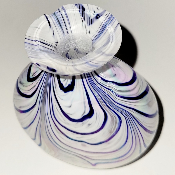 Bud Vase, Vintage Blue & White Studio Art Glass with Feather Design, Chip - Picture 7 of 8